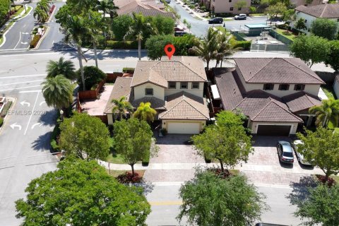 House in Homestead, Florida 4 bedrooms, 280.75 sq.m. № 2256377 - photo 2