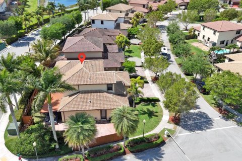 House in Homestead, Florida 4 bedrooms, 280.75 sq.m. № 2256377 - photo 3