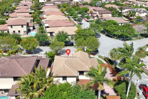 House in Homestead, Florida 4 bedrooms, 280.75 sq.m. № 2256377 - photo 4