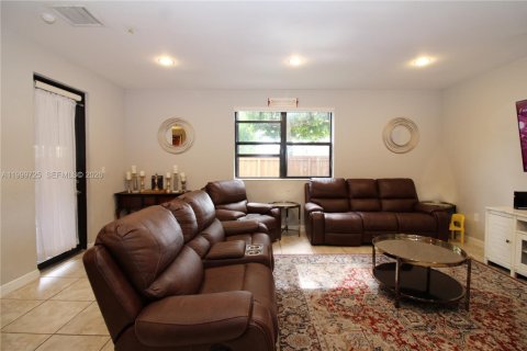 House in Homestead, Florida 4 bedrooms, 280.75 sq.m. № 2256377 - photo 23