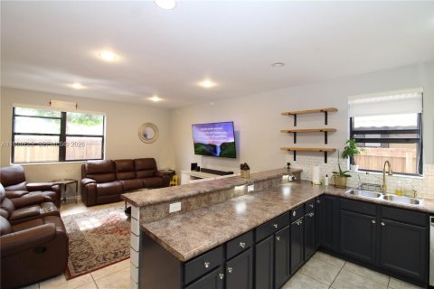 House in Homestead, Florida 4 bedrooms, 280.75 sq.m. № 2256377 - photo 25