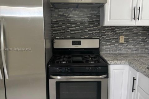 Apartamento en alquiler en Fort Lauderdale, Florida, 1 dormitorio, 160.91 m2 № 1995081 - foto 3