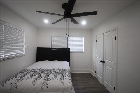 House in Miami, Florida 3 bedrooms, 113.43 sq.m. № 2012321 - photo 20