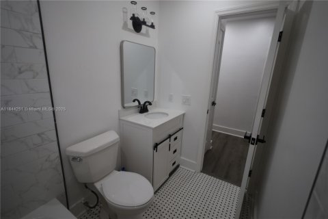 House in Miami, Florida 3 bedrooms, 113.43 sq.m. № 2012321 - photo 22
