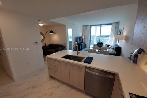 Condo in Sunrise, Florida, 1 bedroom № 1959753 - photo 5