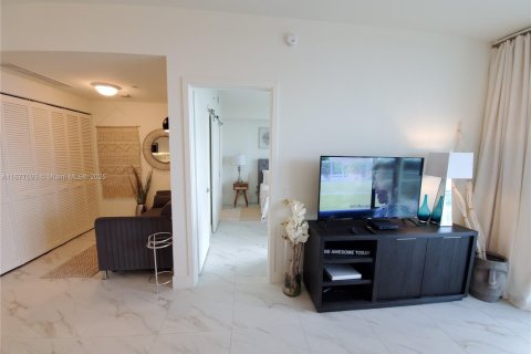 Condo in Sunrise, Florida, 1 bedroom № 1959753 - photo 19
