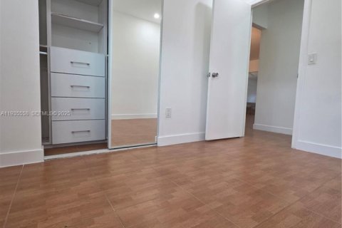 Casa en alquiler en Miami Gardens, Florida, 3 dormitorios, 92.81 m2 № 1993877 - foto 17