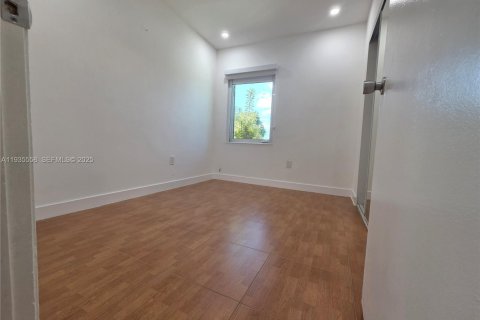 Casa en alquiler en Miami Gardens, Florida, 3 dormitorios, 92.81 m2 № 1993877 - foto 15