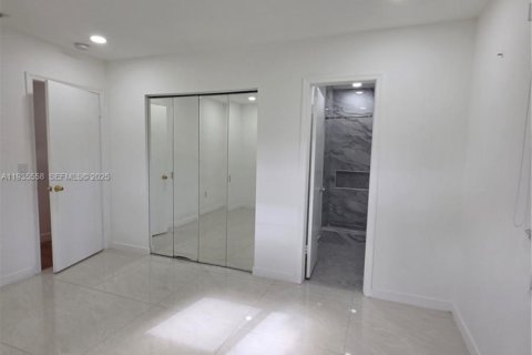 Casa en alquiler en Miami Gardens, Florida, 3 dormitorios, 92.81 m2 № 1993877 - foto 14