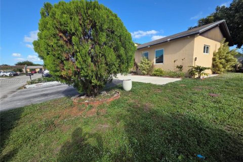 Casa en alquiler en Miami Gardens, Florida, 3 dormitorios, 92.81 m2 № 1993877 - foto 5