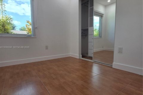 Casa en alquiler en Miami Gardens, Florida, 3 dormitorios, 92.81 m2 № 1993877 - foto 18