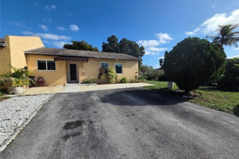 Casa en alquiler en Miami Gardens, Florida, 3 dormitorios, 92.81 m2 № 1993877 - foto 7