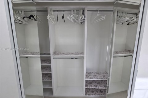 Casa en alquiler en Miami Gardens, Florida, 3 dormitorios, 92.81 m2 № 1993877 - foto 3