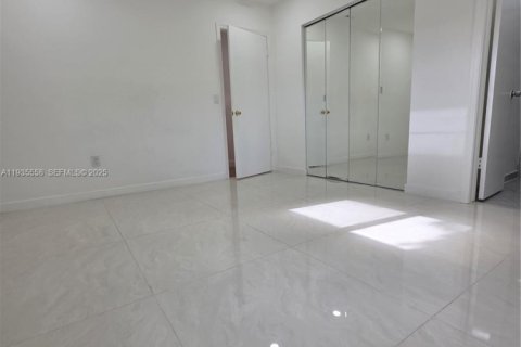 Casa en alquiler en Miami Gardens, Florida, 3 dormitorios, 92.81 m2 № 1993877 - foto 12