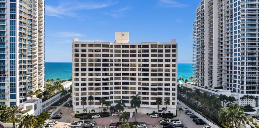 Condominio en Hollywood, Florida, 2 dormitorios № 959437