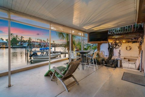 Commercial property in North Palm Beach, Florida № 2260327 - photo 11