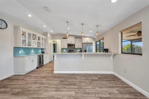 House in Port Charlotte, Florida 3 bedrooms, 197.51 sq.m. № 1784969 - photo 16