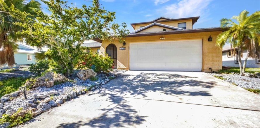 House in Port Charlotte, Florida 3 bedrooms, 197.51 sq.m. № 1784969