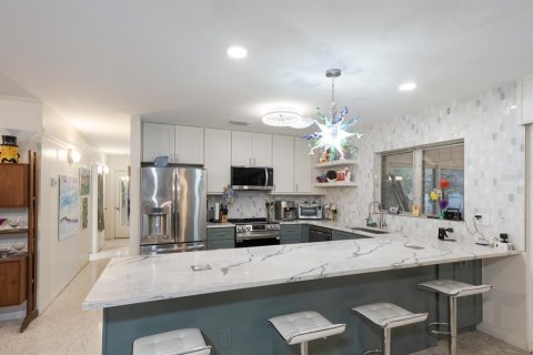 House in Sarasota, Florida 3 bedrooms, 160.07 sq.m. № 1681653 - photo 9