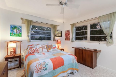 House in Sarasota, Florida 3 bedrooms, 160.07 sq.m. № 1681653 - photo 30