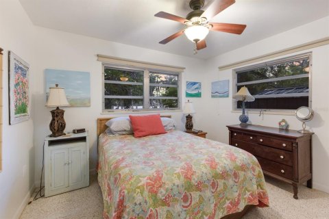 House in Sarasota, Florida 3 bedrooms, 160.07 sq.m. № 1681653 - photo 13