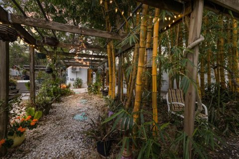 House in Sarasota, Florida 3 bedrooms, 160.07 sq.m. № 1681653 - photo 22