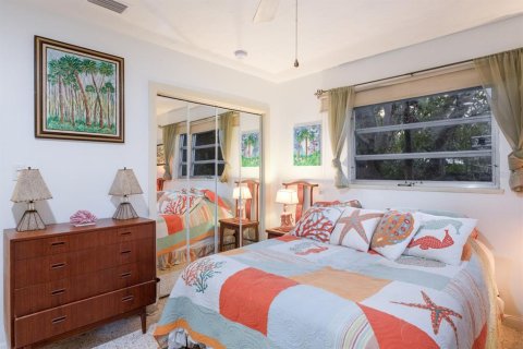 House in Sarasota, Florida 3 bedrooms, 160.07 sq.m. № 1681653 - photo 15