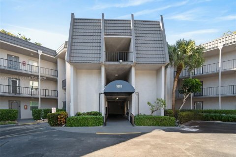 Снять в аренду кондоминиум в Тамарак, Флорида 2 спальни, 88.26м2, № 2045939 - фото 8