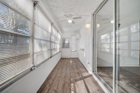 Снять в аренду кондоминиум в Тамарак, Флорида 2 спальни, 88.26м2, № 2045939 - фото 9