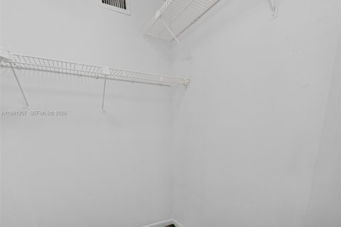 Снять в аренду кондоминиум в Тамарак, Флорида 2 спальни, 88.26м2, № 2045939 - фото 21