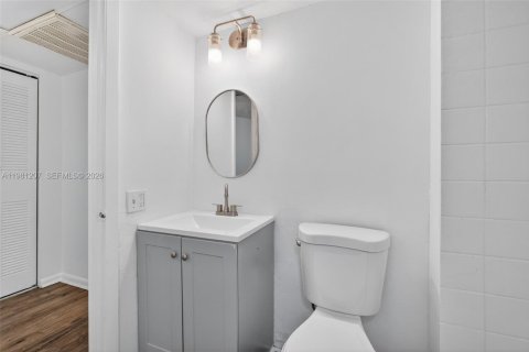 Снять в аренду кондоминиум в Тамарак, Флорида 2 спальни, 88.26м2, № 2045939 - фото 25