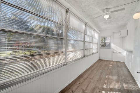 Снять в аренду кондоминиум в Тамарак, Флорида 2 спальни, 88.26м2, № 2045939 - фото 10