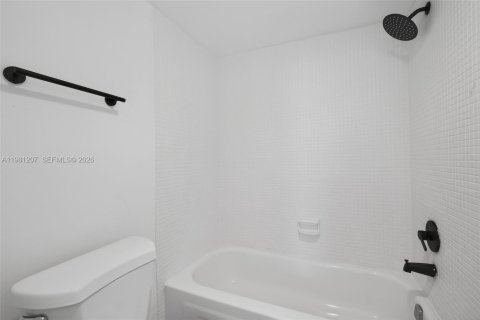 Снять в аренду кондоминиум в Тамарак, Флорида 2 спальни, 88.26м2, № 2045939 - фото 16