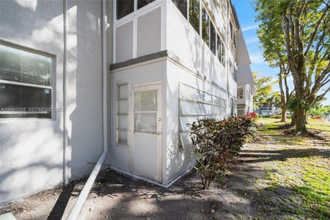 Снять в аренду кондоминиум в Тамарак, Флорида 2 спальни, 88.26м2, № 2045939 - фото 11