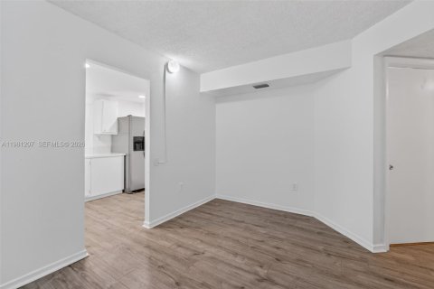 Снять в аренду кондоминиум в Тамарак, Флорида 2 спальни, 88.26м2, № 2045939 - фото 28