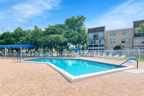 Снять в аренду кондоминиум в Тамарак, Флорида 2 спальни, 88.26м2, № 2045939 - фото 15