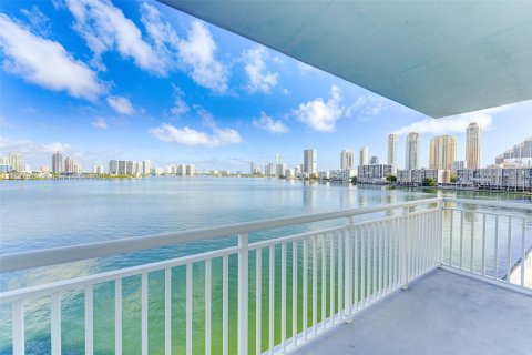 Купить кондоминиум в Санни-Айлс-Бич, Флорида 2 спальни, 170.01м2, № 1942010 - фото 8