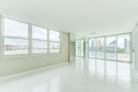 Купить кондоминиум в Санни-Айлс-Бич, Флорида 2 спальни, 170.01м2, № 1942010 - фото 11