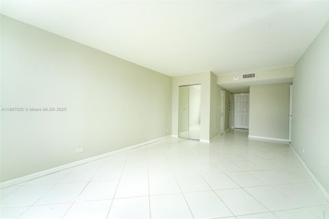 Купить кондоминиум в Санни-Айлс-Бич, Флорида 2 спальни, 170.01м2, № 1942010 - фото 25