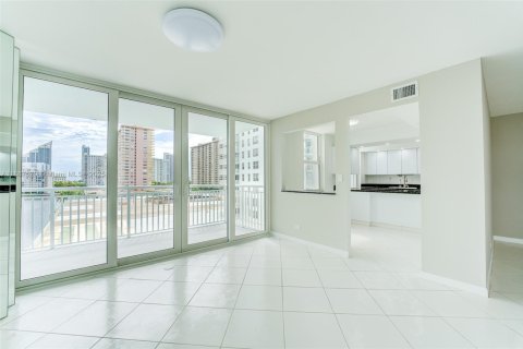 Купить кондоминиум в Санни-Айлс-Бич, Флорида 2 спальни, 170.01м2, № 1942010 - фото 9