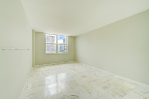 Купить кондоминиум в Санни-Айлс-Бич, Флорида 2 спальни, 170.01м2, № 1942010 - фото 19