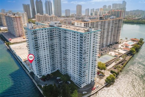 Купить кондоминиум в Санни-Айлс-Бич, Флорида 2 спальни, 170.01м2, № 1942010 - фото 2