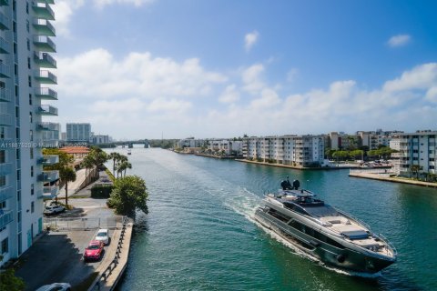 Купить кондоминиум в Санни-Айлс-Бич, Флорида 2 спальни, 170.01м2, № 1942010 - фото 3