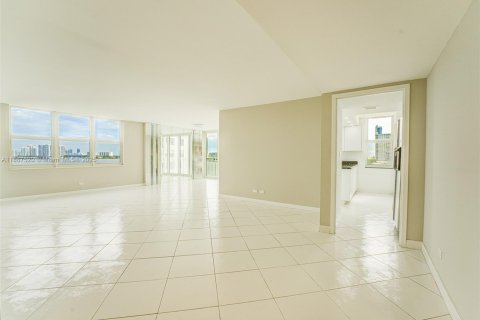 Купить кондоминиум в Санни-Айлс-Бич, Флорида 2 спальни, 170.01м2, № 1942010 - фото 12