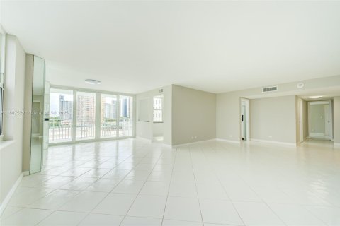 Купить кондоминиум в Санни-Айлс-Бич, Флорида 2 спальни, 170.01м2, № 1942010 - фото 10