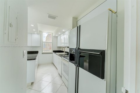 Купить кондоминиум в Санни-Айлс-Бич, Флорида 2 спальни, 170.01м2, № 1942010 - фото 18