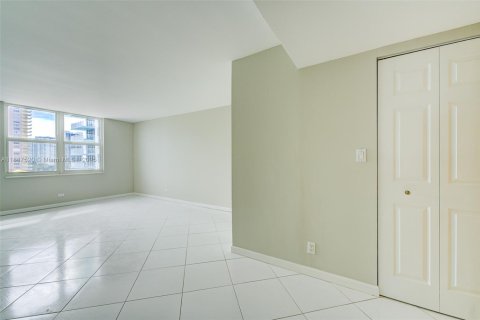 Купить кондоминиум в Санни-Айлс-Бич, Флорида 2 спальни, 170.01м2, № 1942010 - фото 23