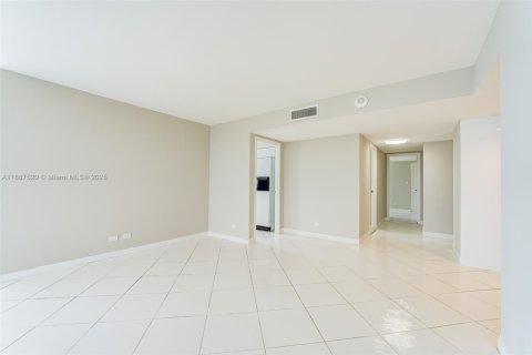 Купить кондоминиум в Санни-Айлс-Бич, Флорида 2 спальни, 170.01м2, № 1942010 - фото 14