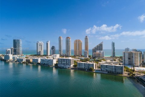 Купить кондоминиум в Санни-Айлс-Бич, Флорида 2 спальни, 170.01м2, № 1942010 - фото 4