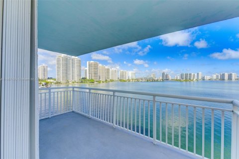 Купить кондоминиум в Санни-Айлс-Бич, Флорида 2 спальни, 170.01м2, № 1942010 - фото 7